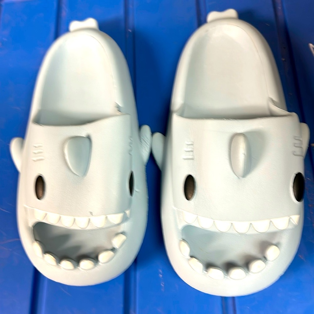 🦈 Size 40-41 Shark Slides!! 🦈